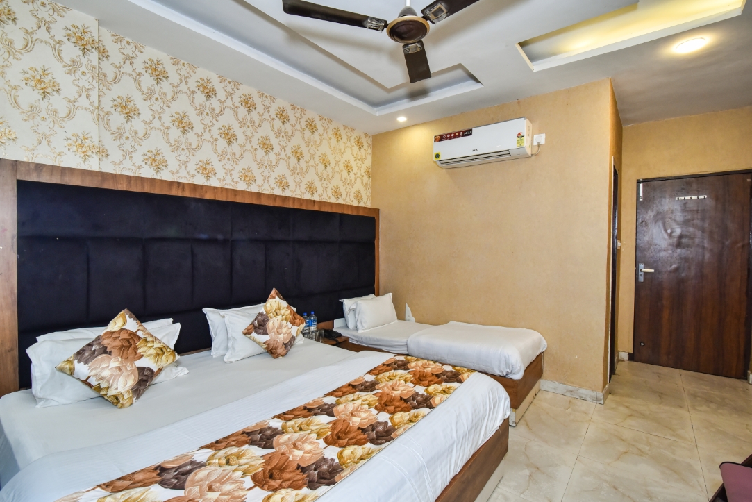 Deluxe Triple Room, Hotel The Woodz, Amritsar